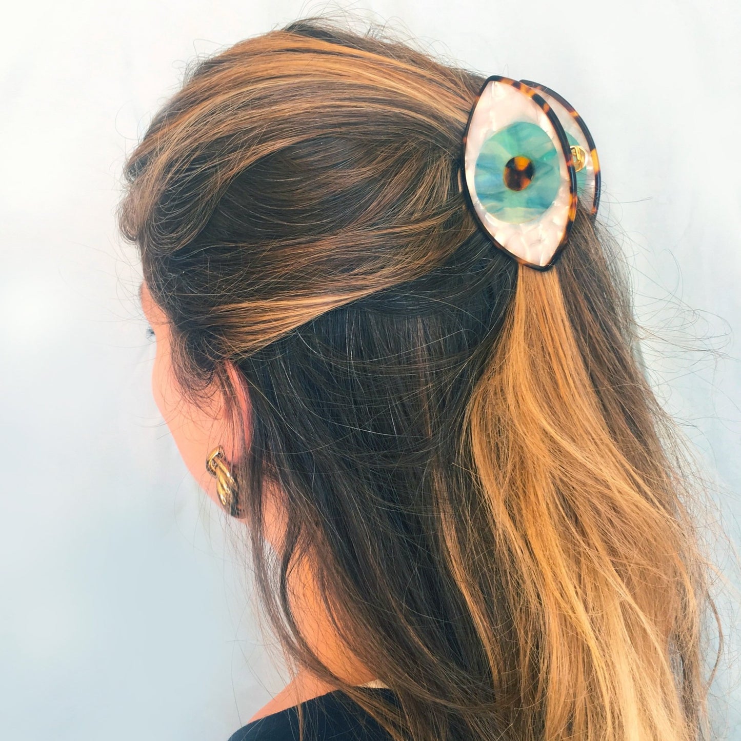 Eye Hair Claw in Blue