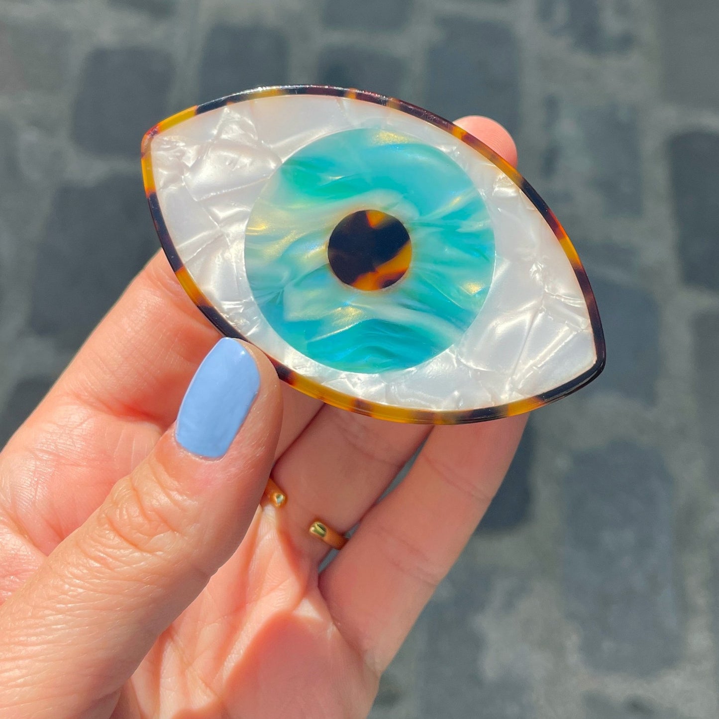 Eye Hair Claw in Blue