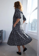 Load image into Gallery viewer, Zou Zou Skirt Pixie Daisy in Caviar
