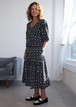 Load image into Gallery viewer, Zou Zou Skirt Pixie Daisy in Caviar
