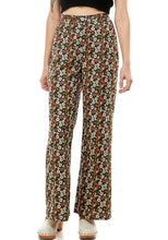 Load image into Gallery viewer, Spencer Pant in Vineyard Daisy
