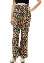 Load image into Gallery viewer, Spencer Pant in Vineyard Daisy
