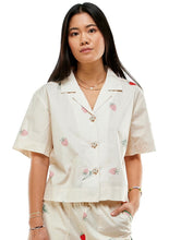 Load image into Gallery viewer, Sandoval Boxy Crop Shirt Strawberry Fields Forever in Ivory
