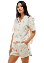 Load image into Gallery viewer, Sandoval Boxy Crop Shirt Strawberry Fields Forever in Ivory
