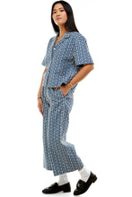 Load image into Gallery viewer, Sandoval Boxy Crop Shirt Wish Floral Embroidery in Chambray
